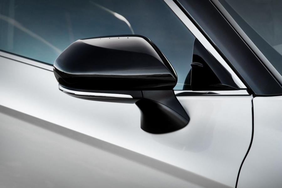 Детали экстерьера Toyota Camry S-Edition 2020 года  (CIS) (фото 3 из 12)